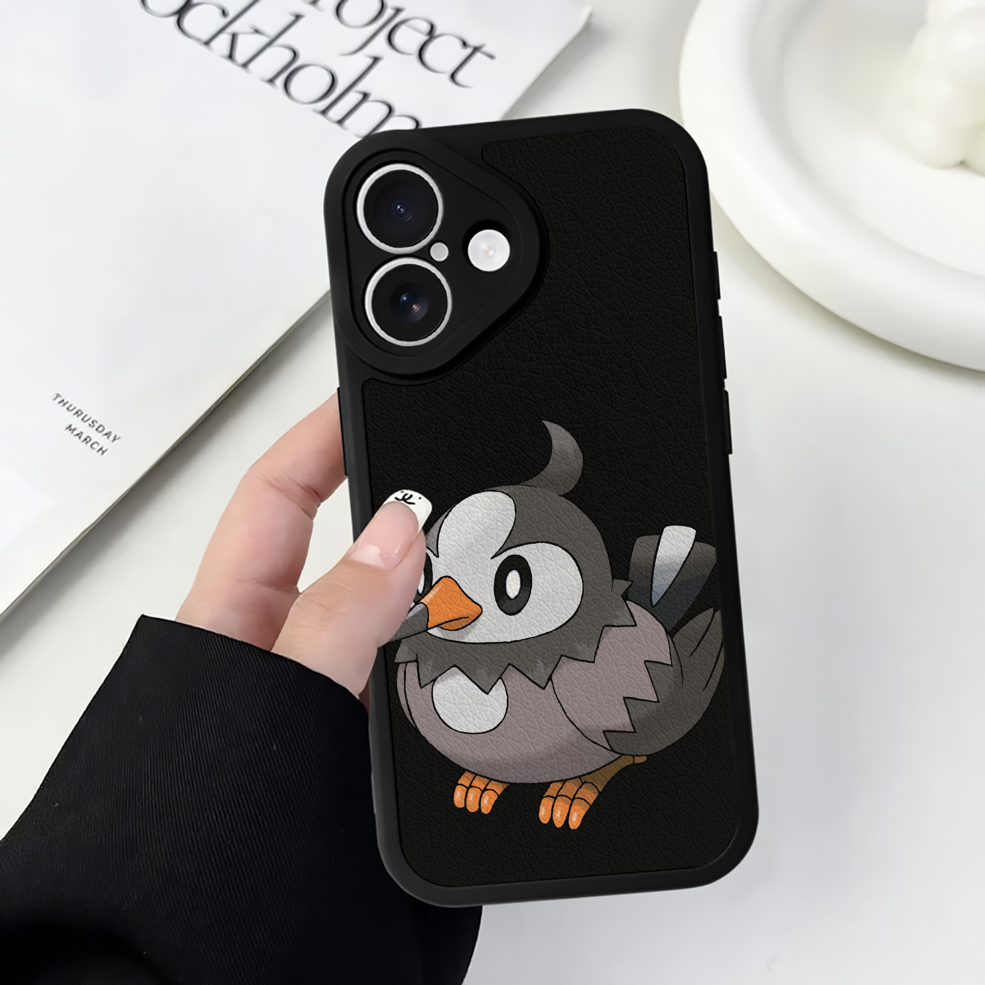 （画像用） ポケットモンスター Pokémon 【iPhone 16シリーズ対応】シリコンスマホケース（レザー調） 材質：シリコン